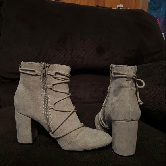 High Heel Boots only worn once, wrong size - Picture 4 of 5